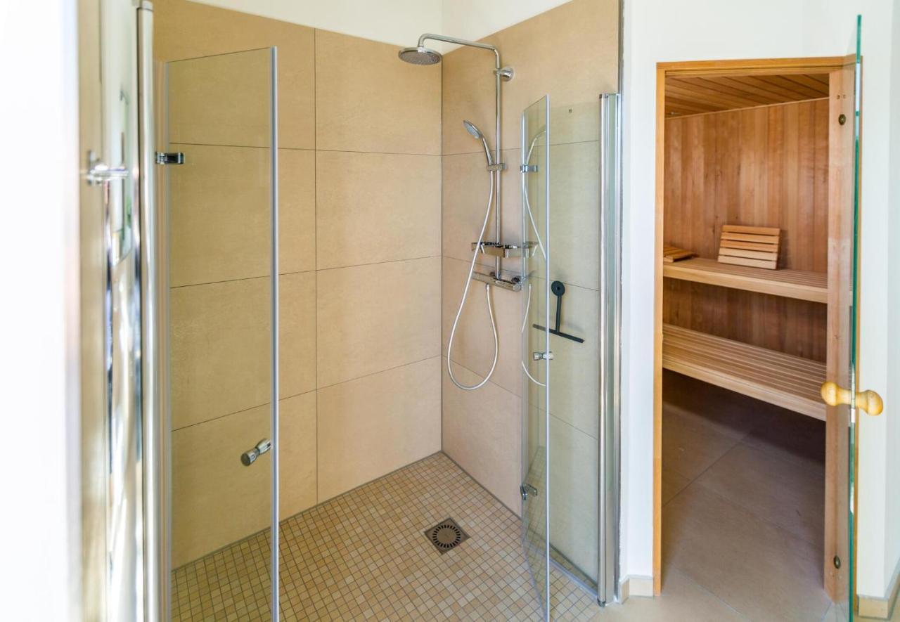Hangar 19 Luxusapartment Mit Sauna, Kamin Und Seeblick H4W3 Schwerin  Exterior photo